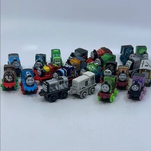 Lot of 22 Thomas and Friends Mini Engines Assorted